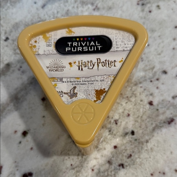 Trivial Pursuit Other - Trivial Pursuit Harry Potter Card Game - Yellow